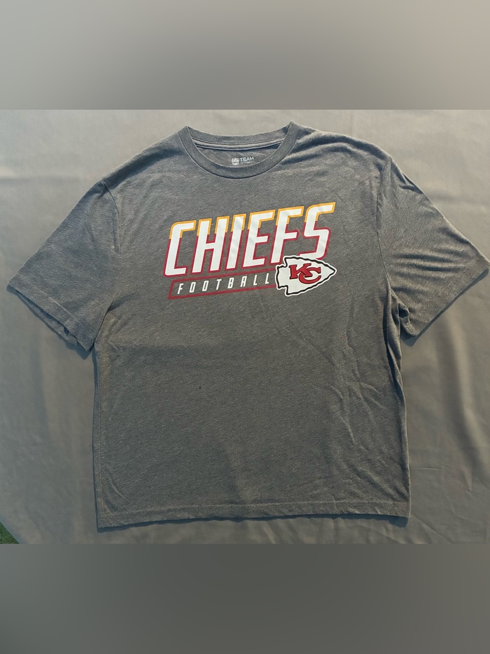 NFL Kansas City Chiefs Gray Graphic Tee with Team Logo